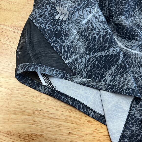 All in Motion Shibori Mid-Rise Charcoal Gray Run Shorts - Size Small - NWT - Picture 6 of 9